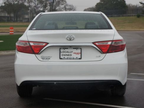 Used 2016 Toyota Camry LE image 3