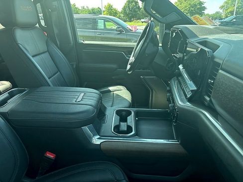 Used 2025 Chevrolet Silverado 2500 High Country w/ Technology Package AWD/4WD image 14