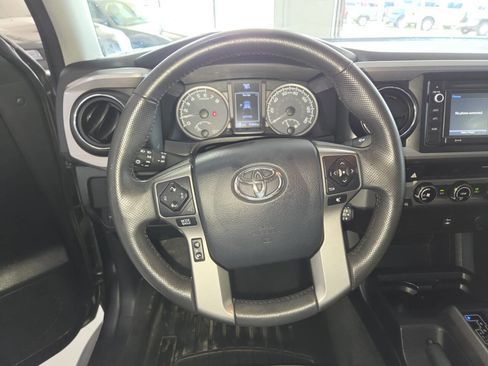 Used 2017 Toyota Tacoma SR5 AWD/4WD image 34