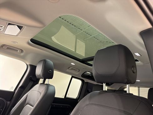 Used 2024 Land Rover Defender 110 S image 19