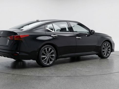 Used 2025 Nissan Altima 2.5 SV FWD image 9