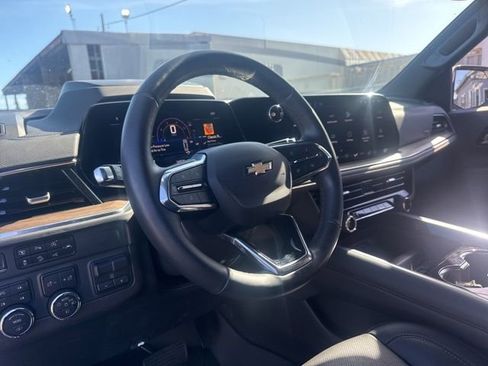 Used 2025 Chevrolet Tahoe High Country AWD/4WD image 11