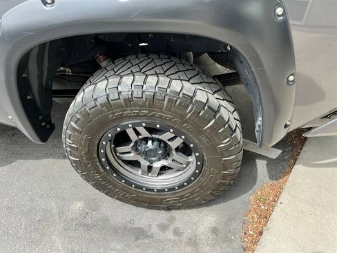 Used 2018 Toyota Tundra SR5 w/ TRD Off Road Package image 17