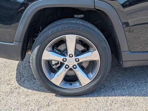 Used 2022 Jeep Grand Cherokee L Limited AWD/4WD image 3