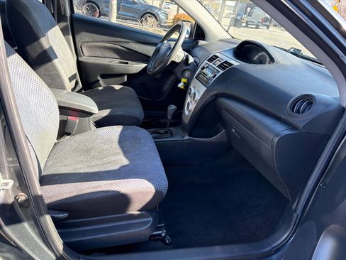 Used 2007 Toyota Yaris Base image 12