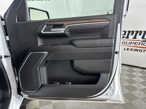Used 2023 Chevrolet Silverado 1500 LT AWD/4WD image 28