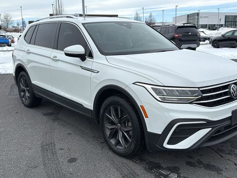 Used 2022 Volkswagen Tiguan SE image 1