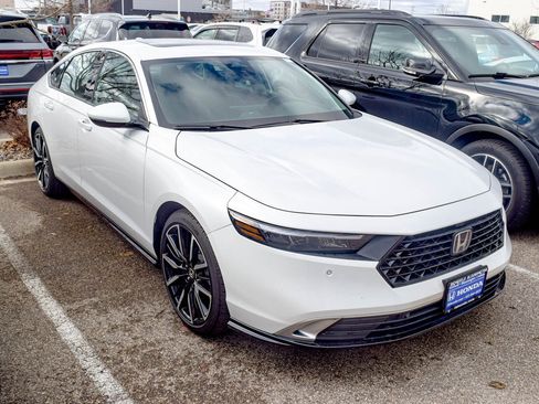 Certified 2025 Honda Accord Touring image 4