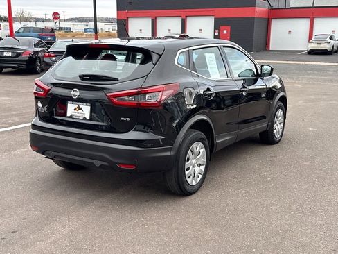 Used 2020 Nissan Rogue Sport S image 7