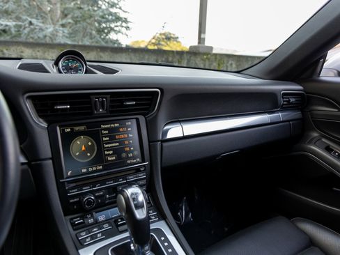 Used 2014 Porsche 911 Carrera 4S image 40