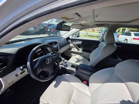 Used 2010 Lexus IS 250 w/ Preferred Accessory Package RWD image 10