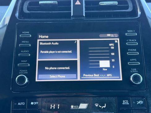 Used 2020 Toyota Prius LE image 30