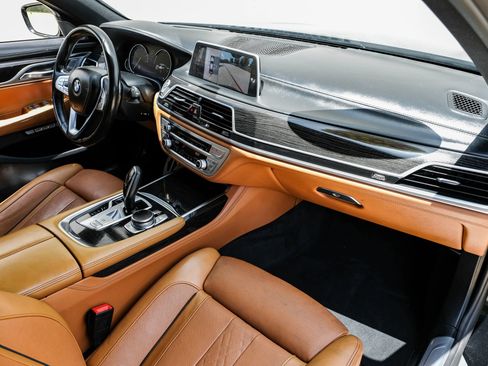 Used 2016 BMW 750i RWD image 13