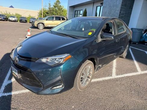Used 2018 Toyota Corolla XLE FWD image 3