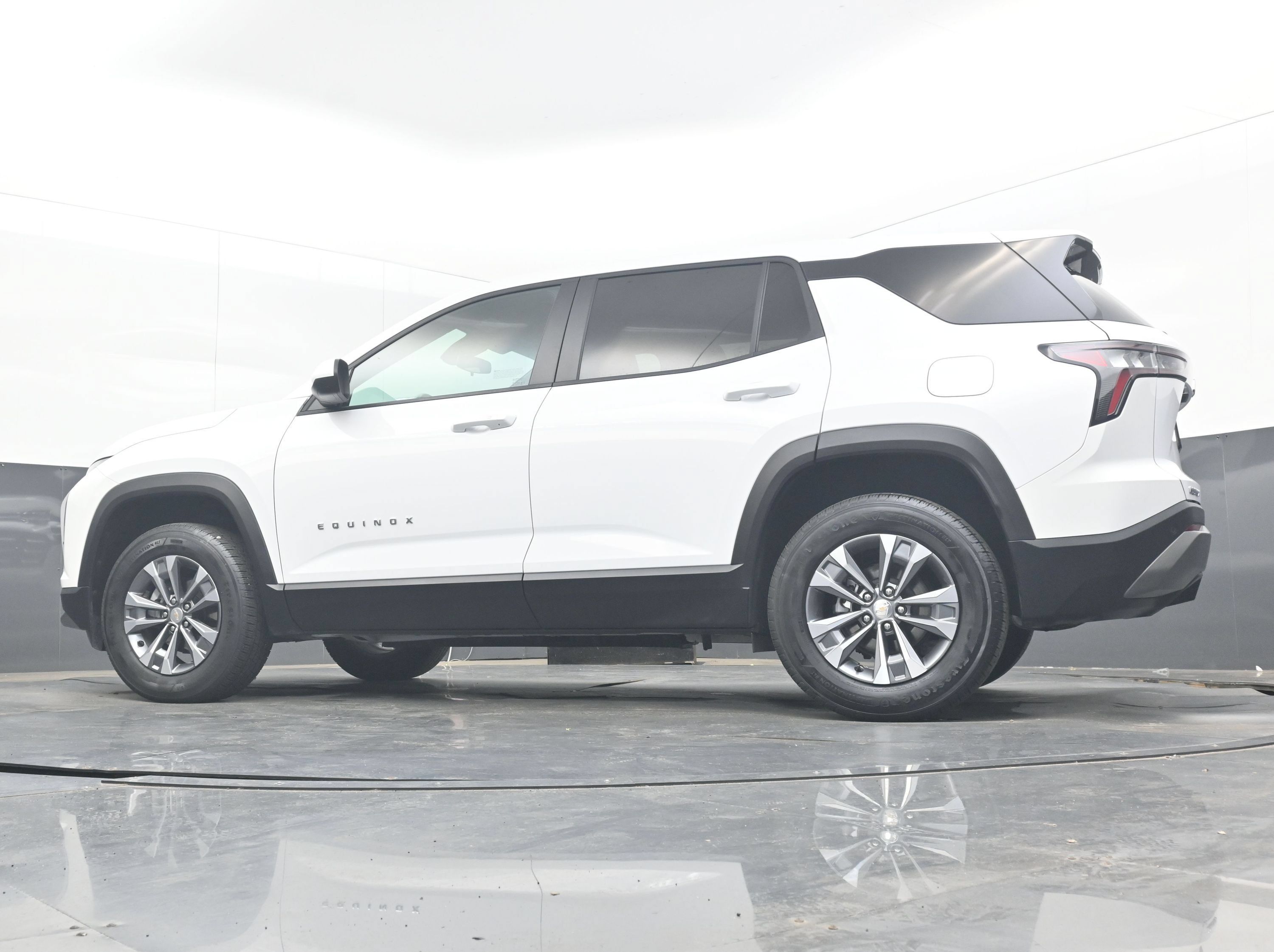 Used 2026 Chevrolet Equinox LT FWD image 29