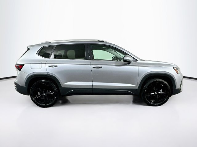 Used 2025 Volkswagen Taos SEL AWD/4WD image 9