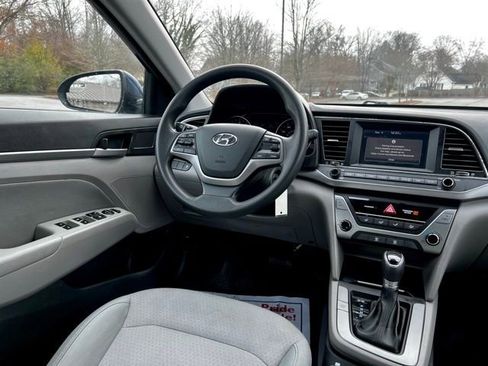 Used 2017 Hyundai Elantra SE image 31