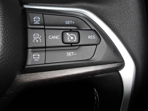 New 2025 Jeep Grand Cherokee Limited w/ Black Appearance Package AWD/4WD image 24