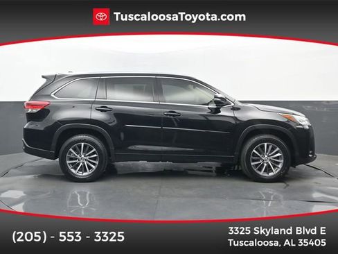 Used 2017 Toyota Highlander XLE FWD image 1