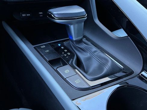 Used 2025 Hyundai Elantra Limited image 21