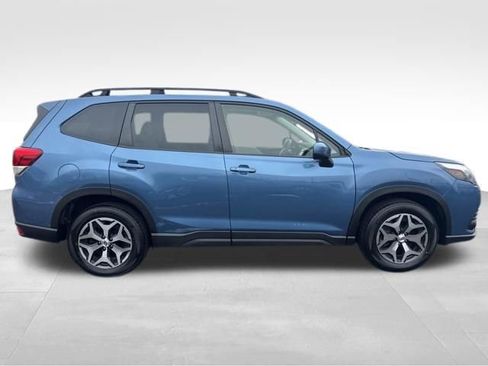Used 2023 Subaru Forester Premium image 9