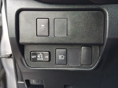 Used 2020 Toyota Tacoma SR5 AWD/4WD image 23