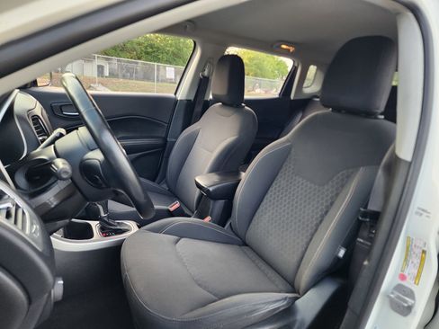 Used 2019 Jeep Compass Sport w/ Cold Weather Group FWD image 22