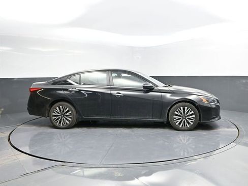 Used 2024 Nissan Altima 2.5 SV image 12