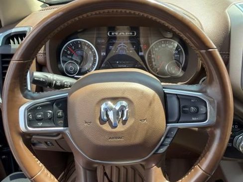 Used 2019 RAM 1500 Laramie AWD/4WD image 12