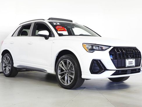 Used 2022 Audi Q3 2.0T Premium w/ Black Optic Sport Package image 4