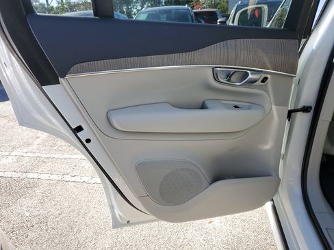 Used 2023 Volvo XC90 B5 Plus w/ Protection Package Premier image 9