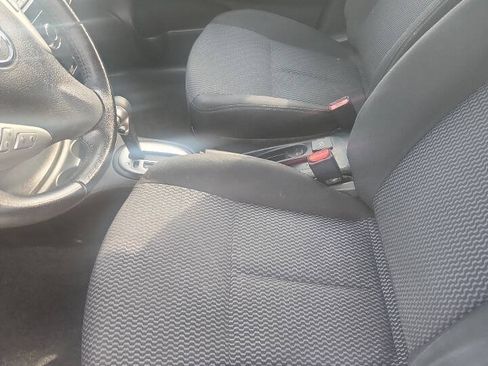 Used 2016 Nissan Versa Note SV FWD image 9