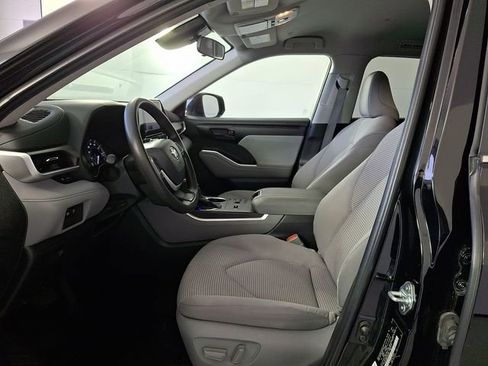 Used 2023 Toyota Highlander L image 12