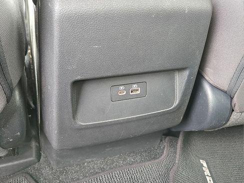 Used 2024 Nissan Frontier SV image 15