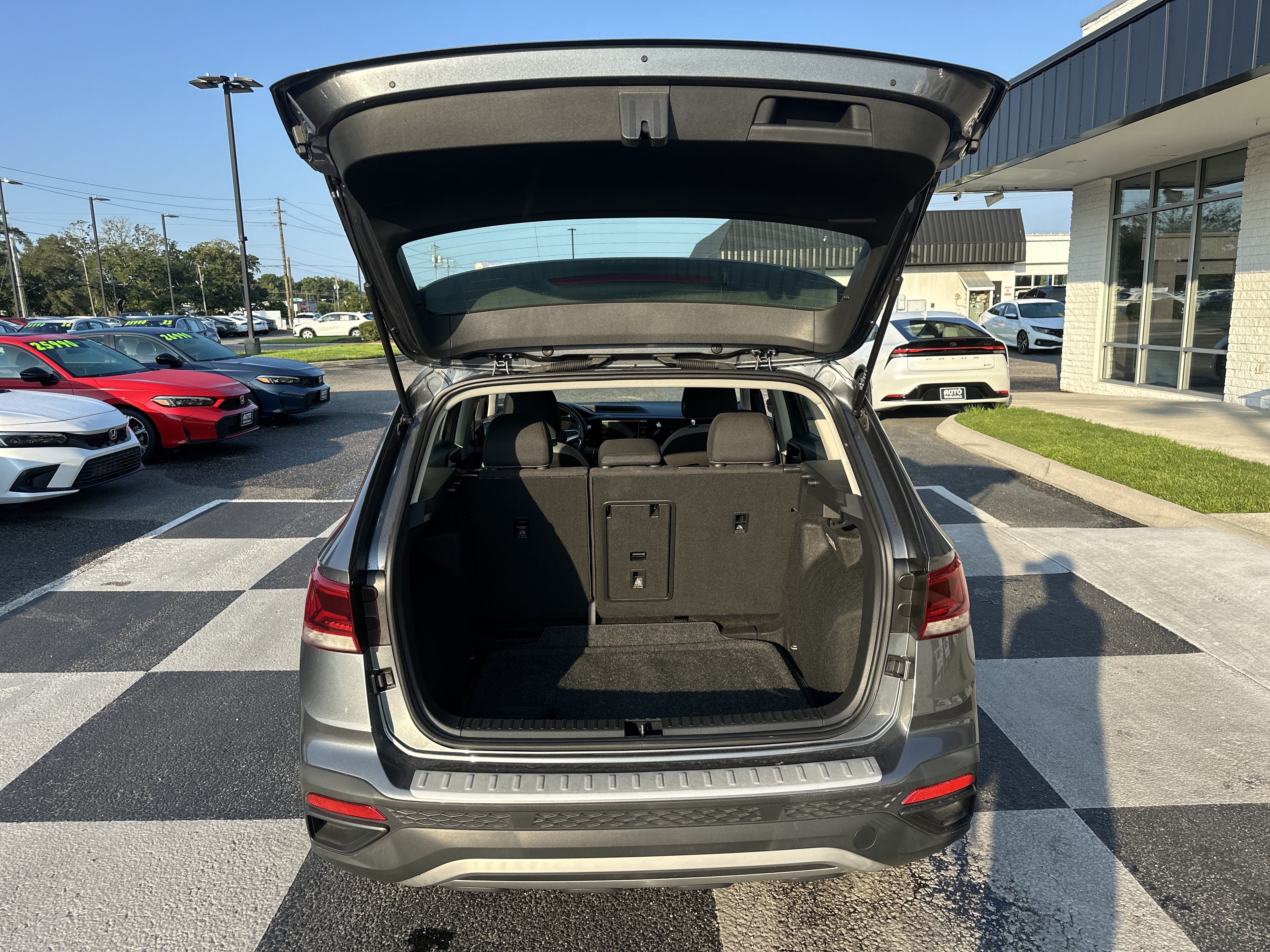 Used 2023 Volkswagen Taos S w/ Driver Assistance Package FWD image 5