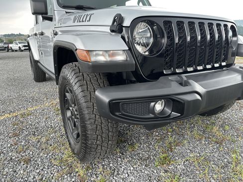 Used 2022 Jeep Gladiator Sport AWD/4WD image 15