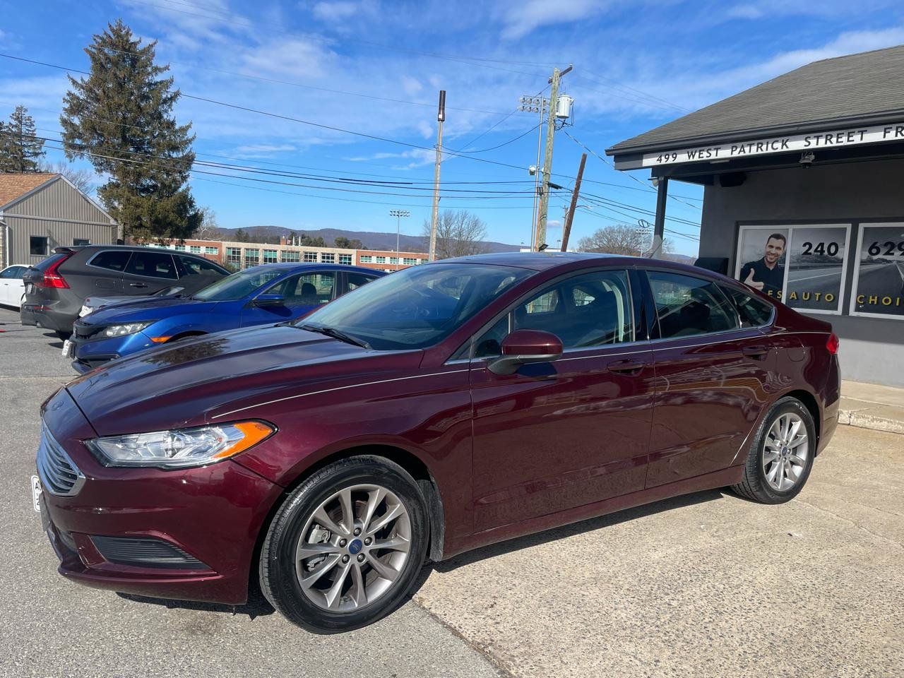 Used 2017 Ford Fusion SE w/ Fusion SE Technology Package FWD image 6