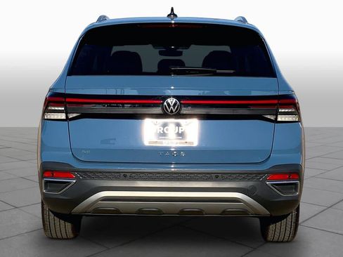 Used 2026 Volkswagen Taos SE FWD image 5
