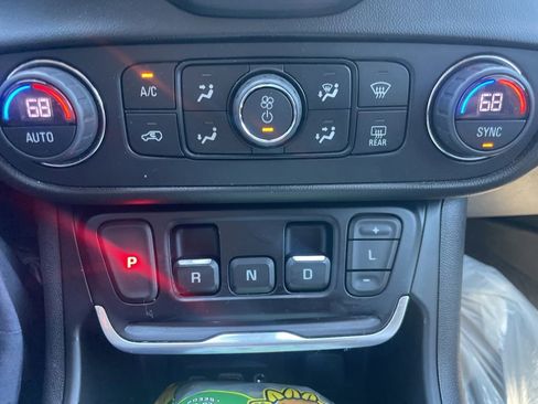 Used 2021 GMC Terrain SLT w/ Infotainment Package II AWD/4WD image 21