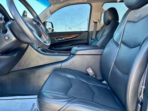 Used 2017 Cadillac Escalade Premium Luxury image 8
