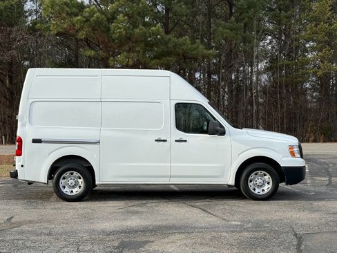 Used 2019 Nissan NV 2500 SV image 3