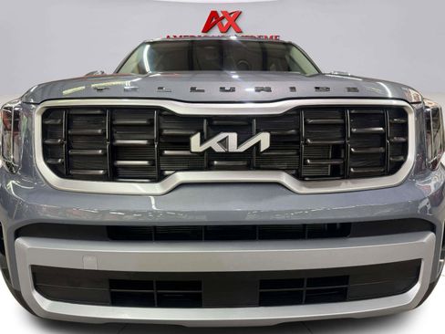 Used 2025 Kia Telluride S FWD image 9
