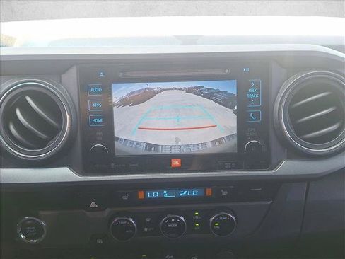 Used 2017 Toyota Tacoma TRD Off-Road RWD image 13