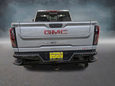 Used 2025 GMC Sierra 2500 AT4X image 5