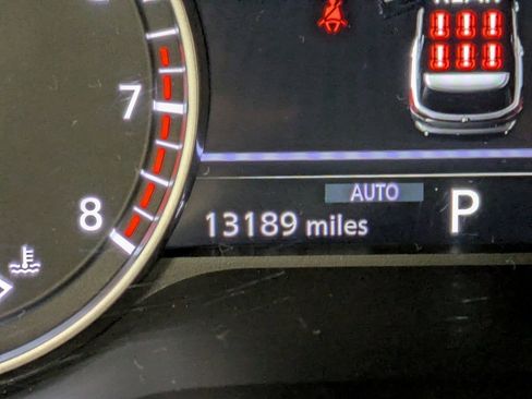 Used 2024 Nissan Pathfinder SV image 15