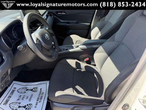 Used 2020 Toyota C-HR LE FWD image 15