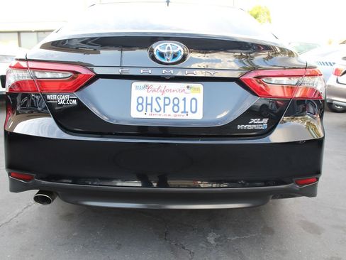 Used 2021 Toyota Camry XLE image 14