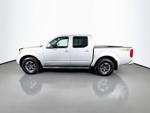 Used 2016 Nissan Frontier PRO-4X image 2
