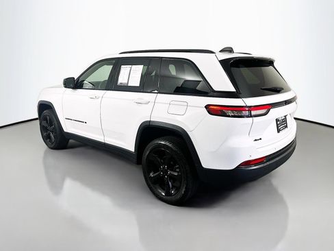 Used 2023 Jeep Grand Cherokee Altitude AWD/4WD image 5