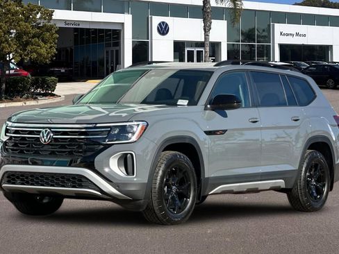 New 2025 Volkswagen Atlas Peak Edition SE image 8